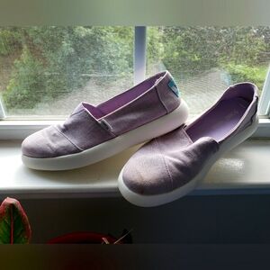 TOMS Womens Iconic Slip-on Platform Shoe, Lavender Lilac Pastel Canvas Sneaker